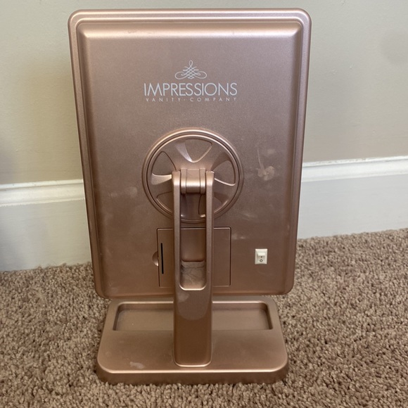 Impressions LED Makeup Mirrir - Picture 2 of 3